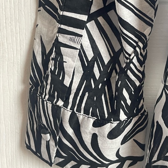 Women’s large, Dana Buchman, sheer black and white blouse in palm tree pattern - Picture 3 of 5